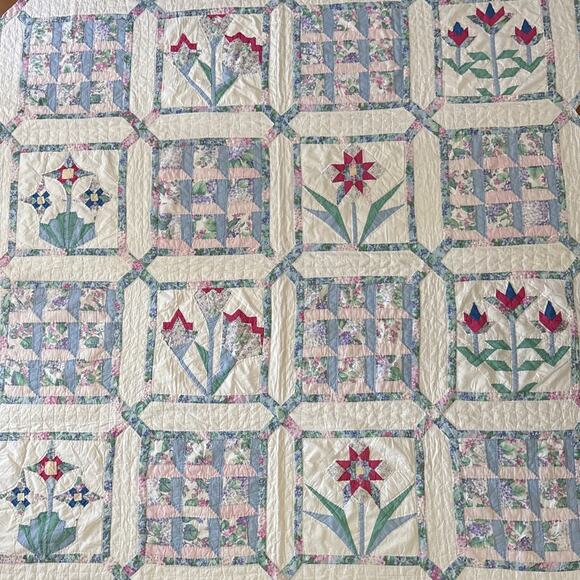 Handmade 80s Floral Patchwork Quilt Pastel Cottagecore 78x87 full / queen - Picture 2 of 16